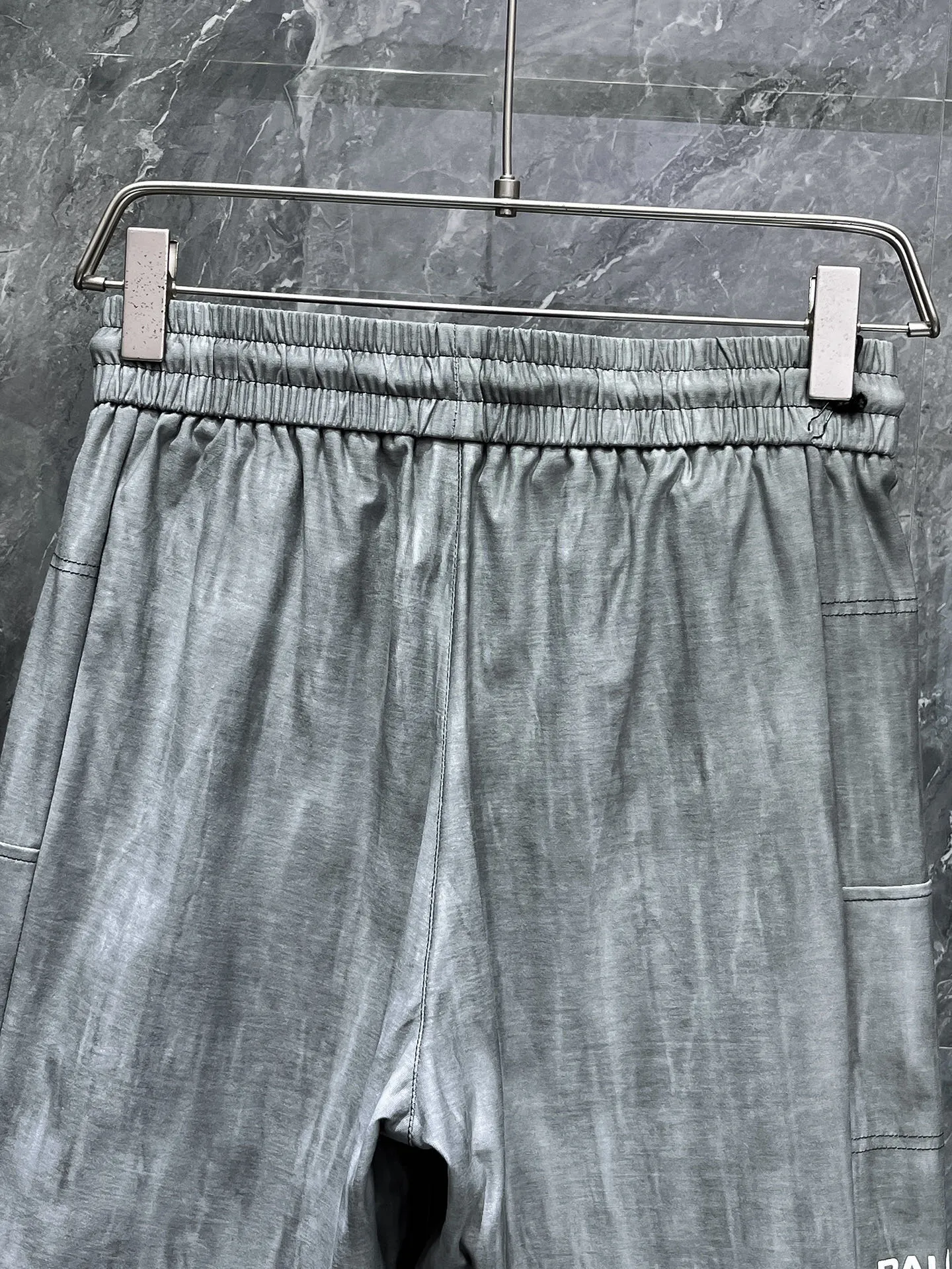 Balenciaga's three-standard complete 2026 summer New Arrival men's casual shorts, advanced custom-made Breathable fabric, Breathable fabric, extremely stretchy and comfortable, impeccable details, top-grade accessories, original logo design concept, delicate and soft feel! The upper body fit is awesome! Size: M-XXXL Please state your height and weight when ordering